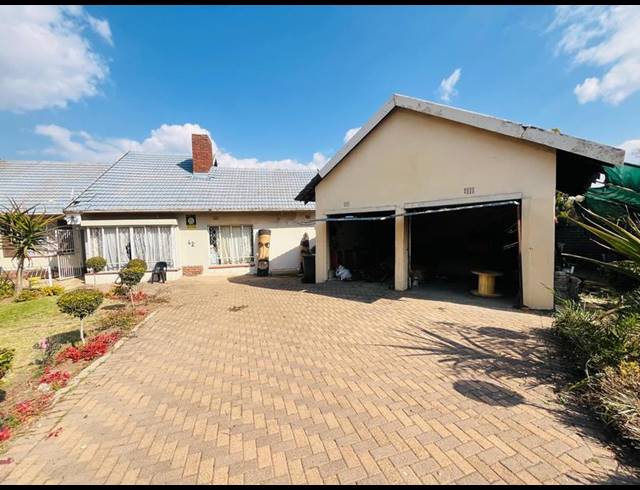 5 BEDROOM HOUSE FOR SALE IN BIRCHLEIGH NORTH